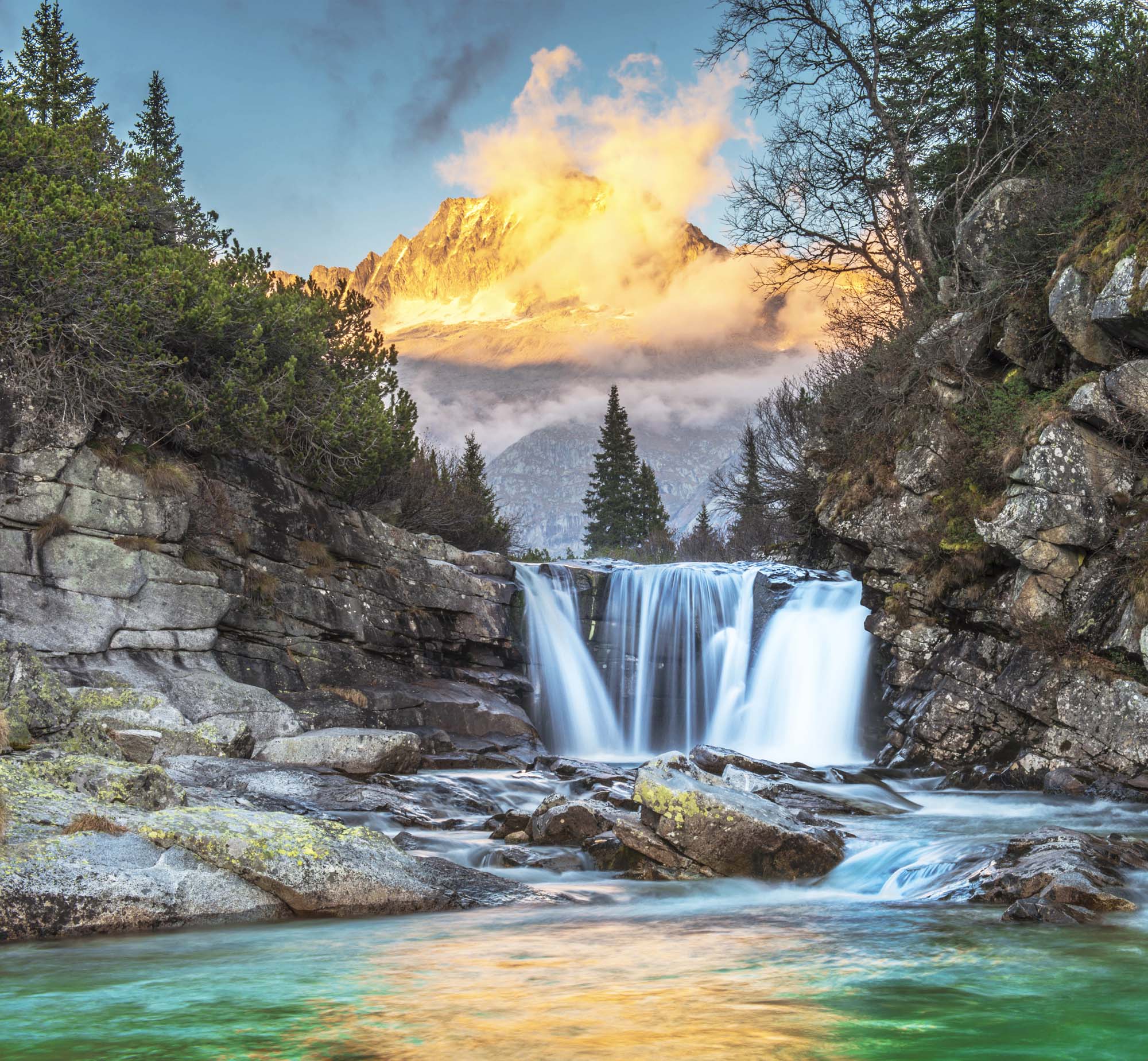 Горы с водопадами фото красивые